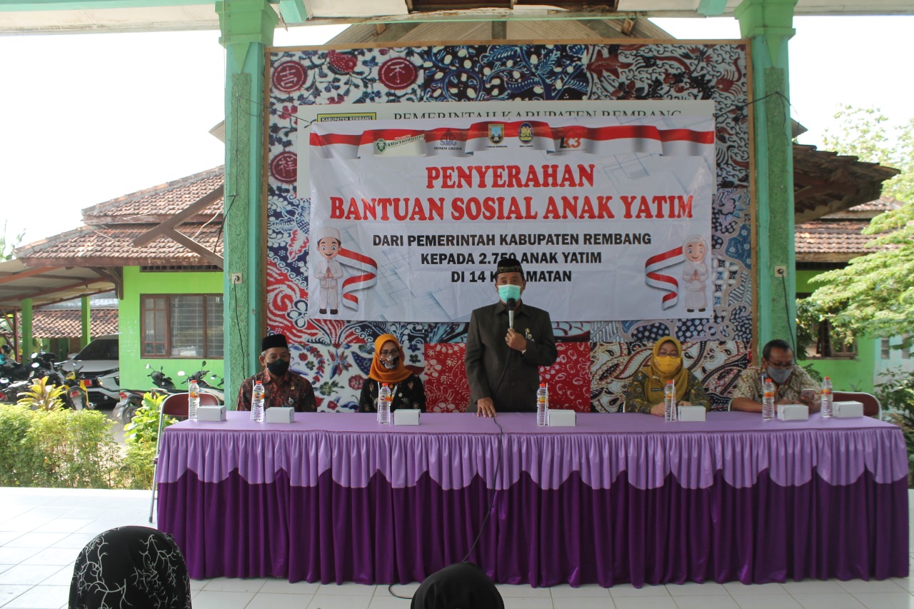 PENYERAHAN BANTUAN SOSIAL ANAK YATIM KECAMATAN SEDAN